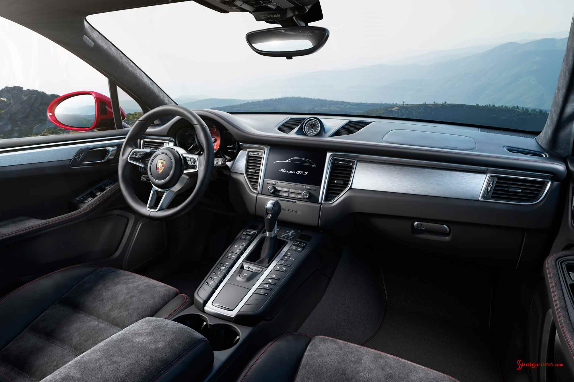 Porsche Macan GTS: Macan interior frompassenger seat. Credit: Porsche AG