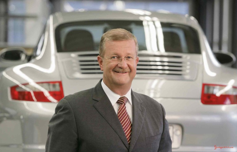 Regional Court of Stuttgart exonerates Wiedeking: Dr. Wendelin Wiedeking with 911 in b.g. Credit: Porsche AG