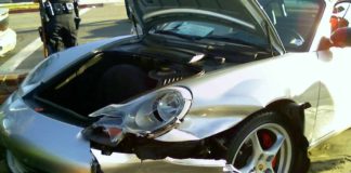 How to choose the best car insurance How to choose the best car insurance: Seen here is an Arctic-Silver Porsche, its left-front all smashed up by an oblivious driver making a left turn into the Porsche while texting. Credit: StuttgartDNA