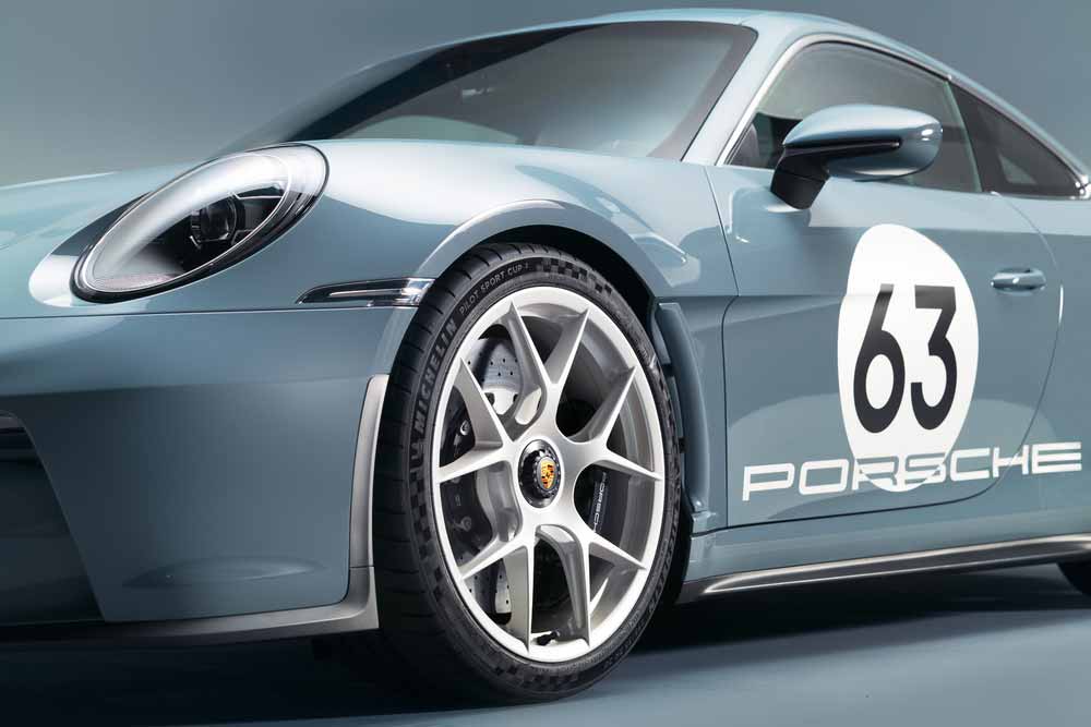 911 S/T - Depicted here is a tight shot on a 911 S/T car's left-front magnesium wheel. Credit: Porsche AG