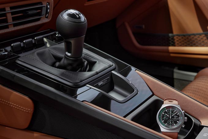 911 S/T -- Depicted here is the Porsche Design 911 S/T Chronograph in console. Credit: Porsche AG